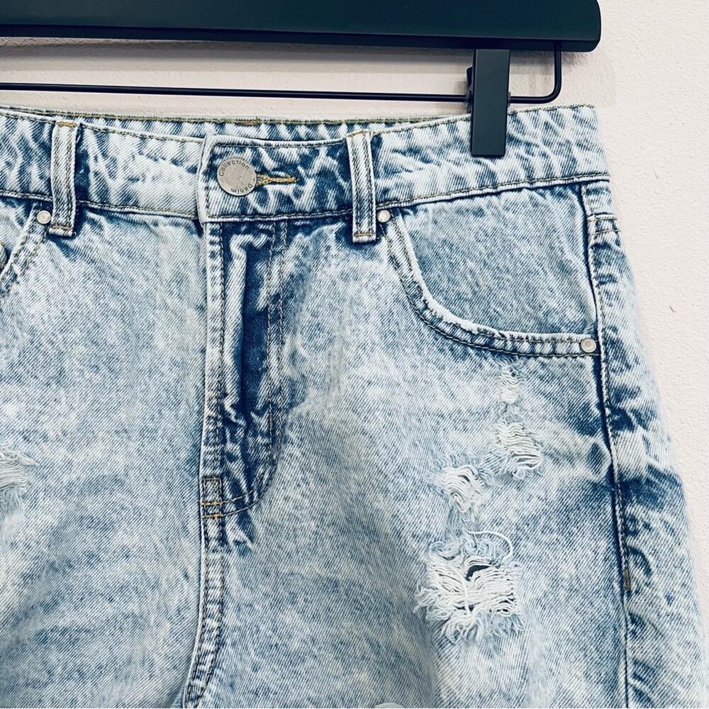 Blue Age Light Acid Wash High Rise Distressed Denim Jean Shorts - Small - Picture 4 of 13